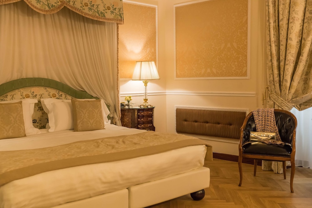 Bernini Palace — Hotel rooms in Florence, Tuscany