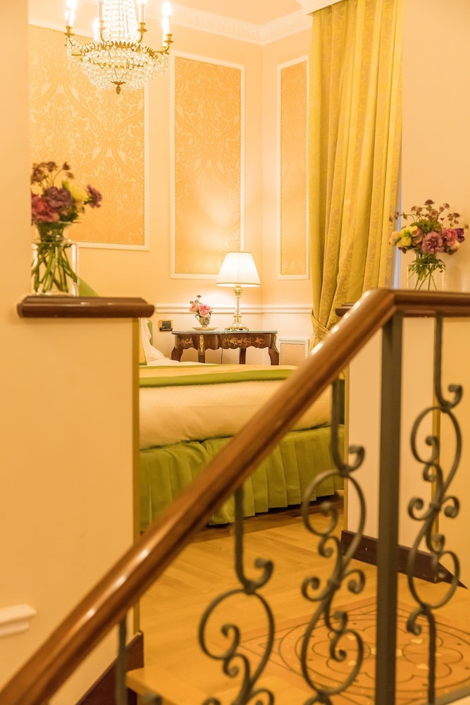 Bernini Palace — Hotel rooms in Florence, Tuscany