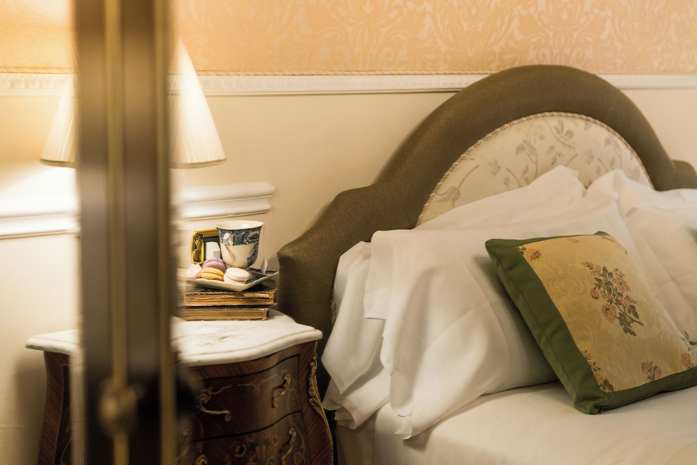 Bernini Palace — Hotel rooms in Florence, Tuscany