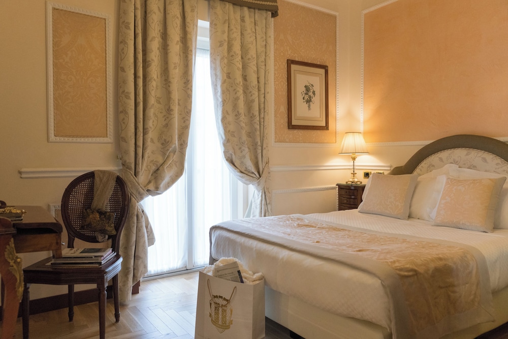 Bernini Palace — Hotel rooms in Florence, Tuscany