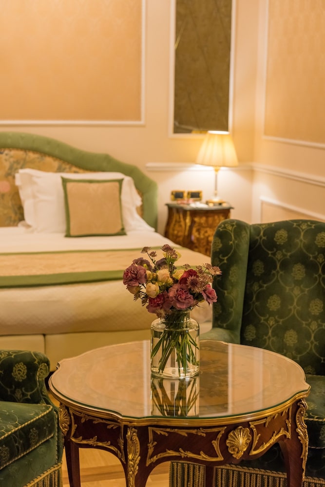 Bernini Palace — Hotel rooms in Florence, Tuscany