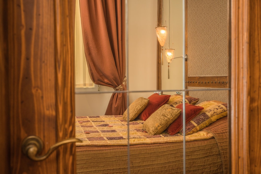 Bernini Palace — Hotel rooms in Florence, Tuscany
