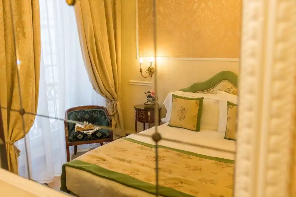 Bernini Palace — Hotel rooms in Florence, Tuscany