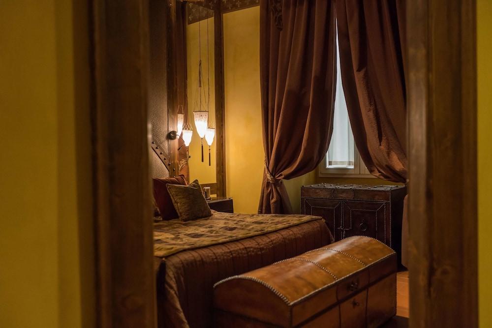 Bernini Palace — Hotel rooms in Florence, Tuscany