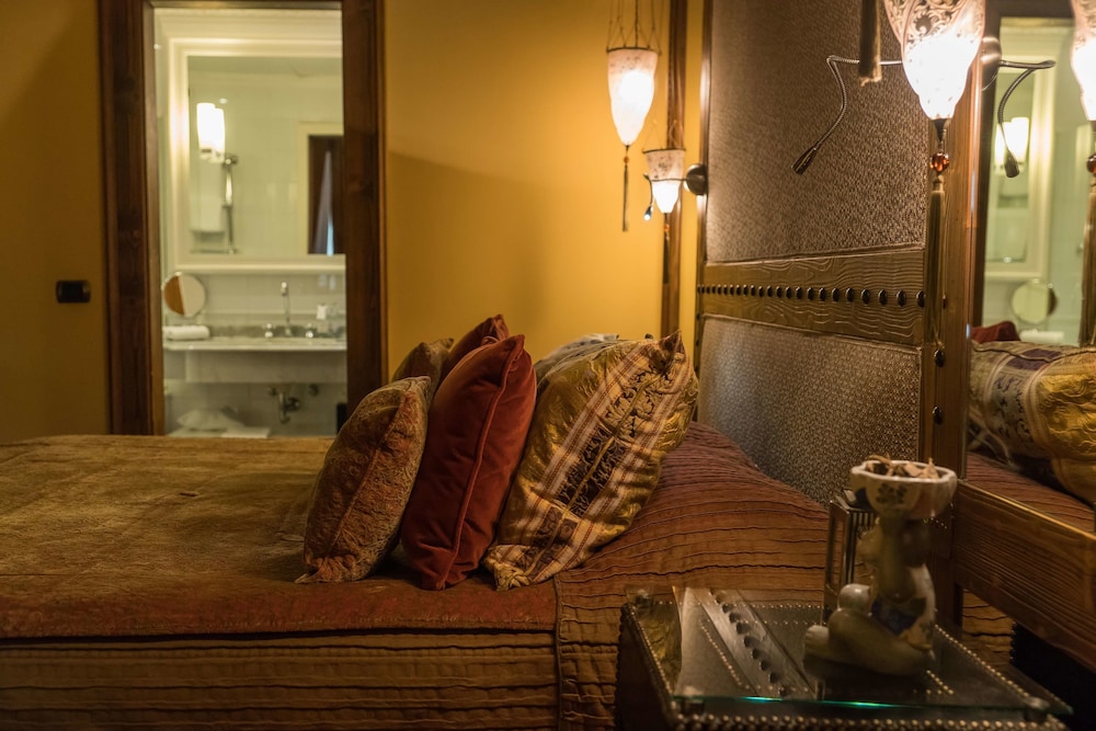 Bernini Palace — Hotel rooms in Florence, Tuscany