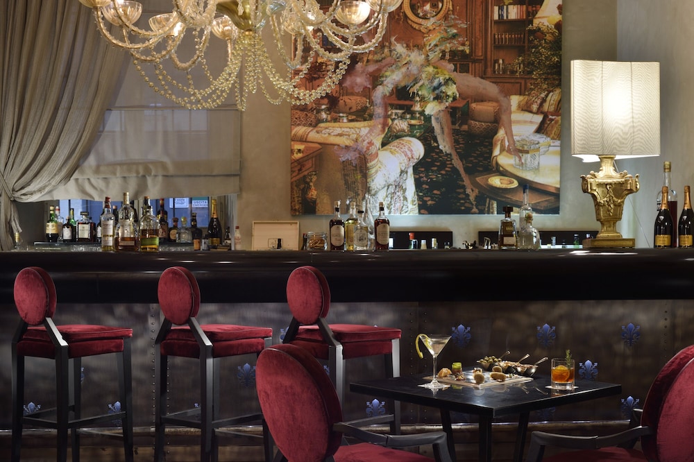 Brunelleschi Hotel — Restaurant & bars in Florence, Tuscany