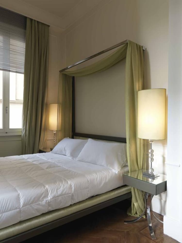 Brunelleschi Hotel — Hotel rooms in Florence, Tuscany
