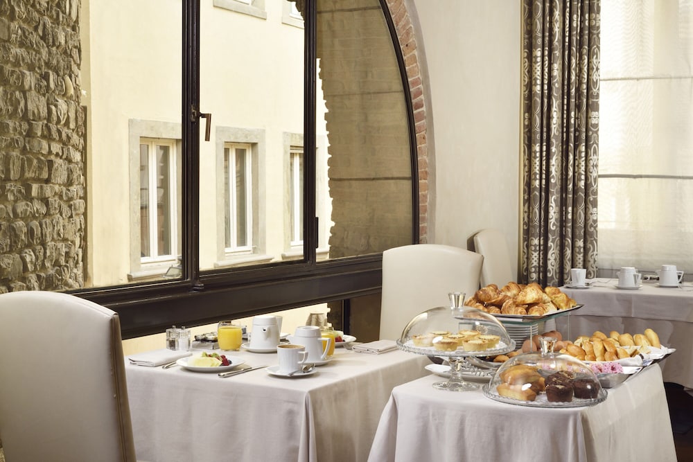 Brunelleschi Hotel — Restaurant & bars in Florence, Tuscany