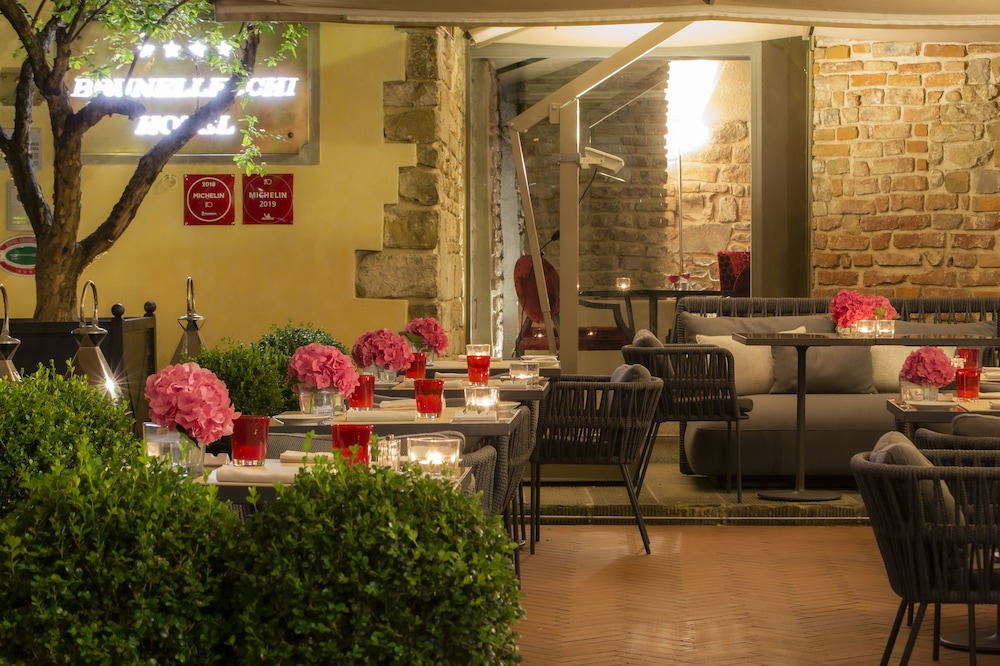 Brunelleschi Hotel — Restaurant & bars in Florence, Tuscany
