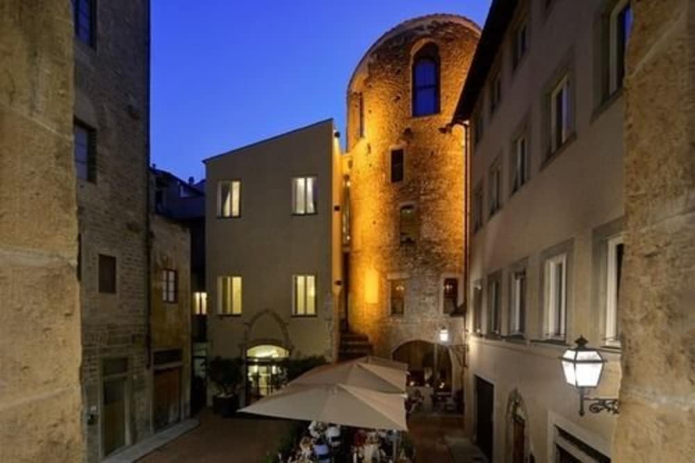 Brunelleschi Hotel — Hotel building in Florence, Tuscany