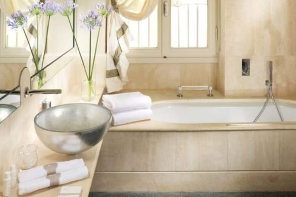Brunelleschi Hotel — Hotel rooms in Florence, Tuscany