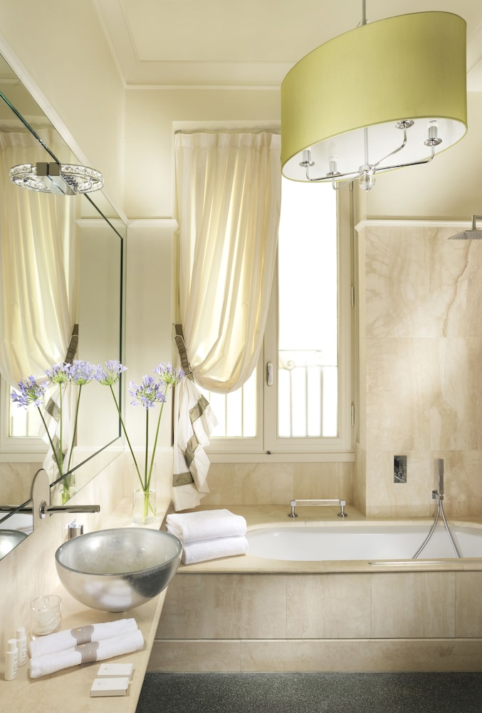 Brunelleschi Hotel — Hotel rooms in Florence, Tuscany