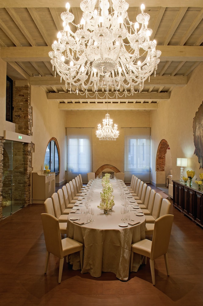 Brunelleschi Hotel — Restaurant & bars in Florence, Tuscany