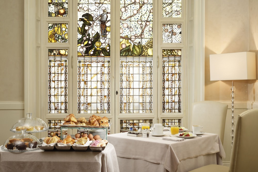 Brunelleschi Hotel — Restaurant & bars in Florence, Tuscany