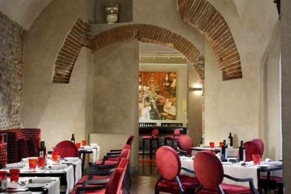Brunelleschi Hotel — Restaurant & bars in Florence, Tuscany