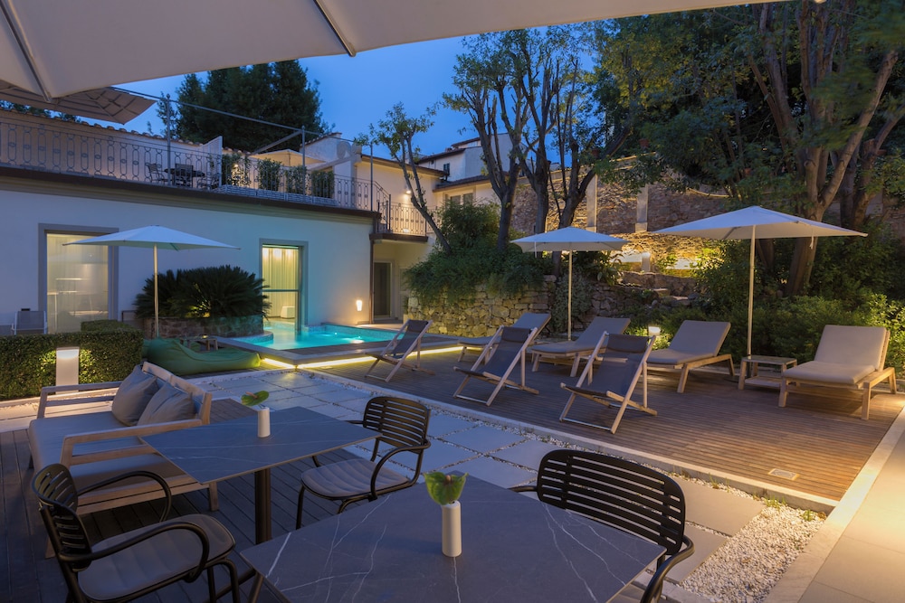 Palazzo Castri 1874 Spa & Garden — Swimming pool in Florence, Tuscany