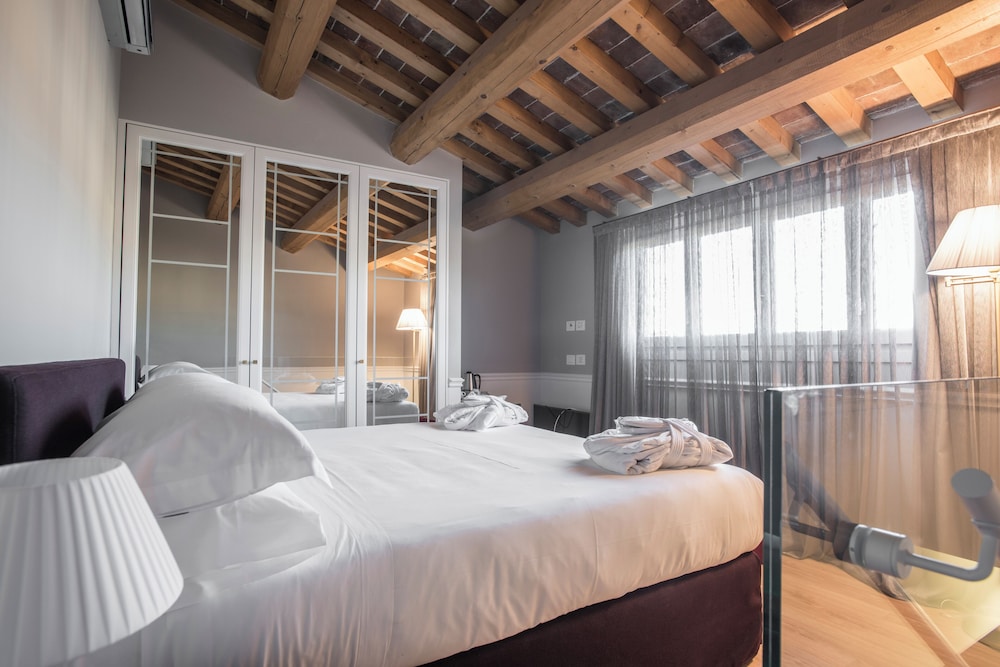 Palazzo Castri 1874 Spa & Garden — Hotel rooms in Florence, Tuscany