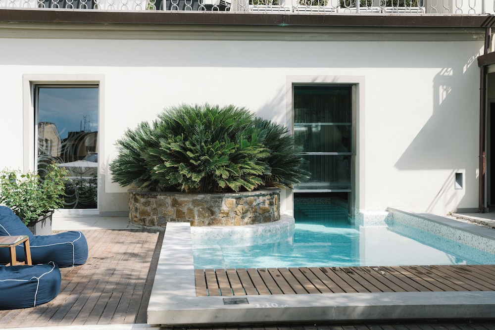 Palazzo Castri 1874 Spa & Garden — Swimming pool in Florence, Tuscany