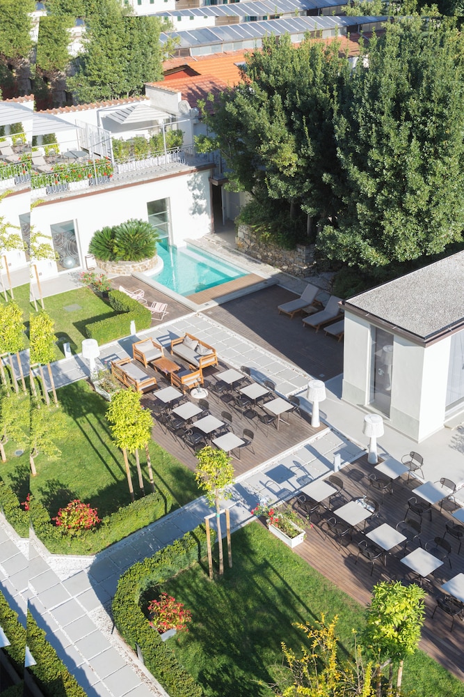 Palazzo Castri 1874 Spa & Garden — Swimming pool in Florence, Tuscany
