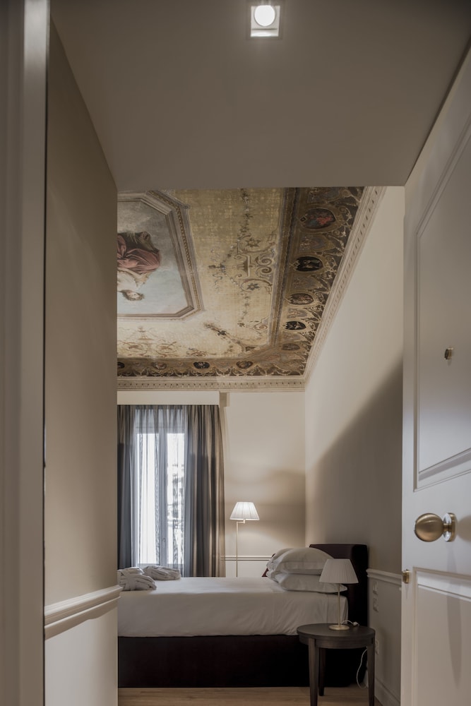 Palazzo Castri 1874 Spa & Garden — Hotel rooms in Florence, Tuscany