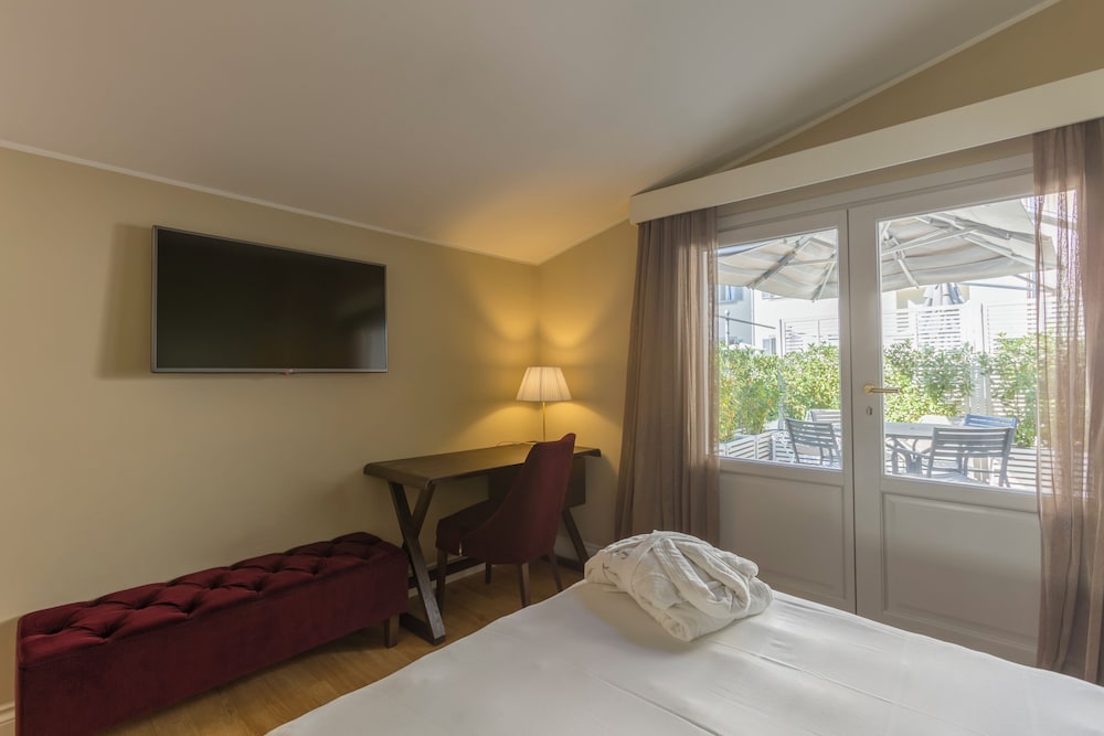 Palazzo Castri 1874 Spa & Garden — Hotel rooms in Florence, Tuscany