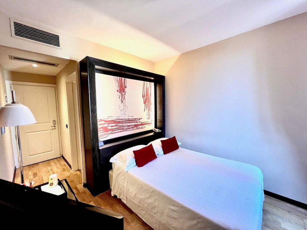 Grand Hotel Cavour — Hotel rooms in Florence, Tuscany