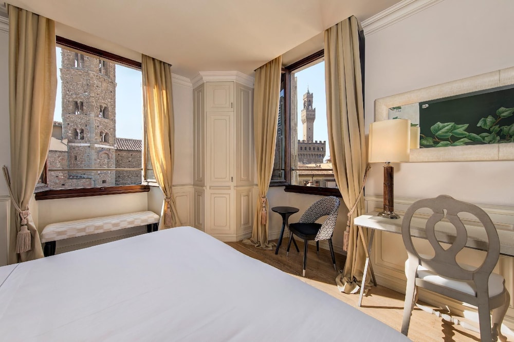 Grand Hotel Cavour — Hotel rooms in Florence, Tuscany