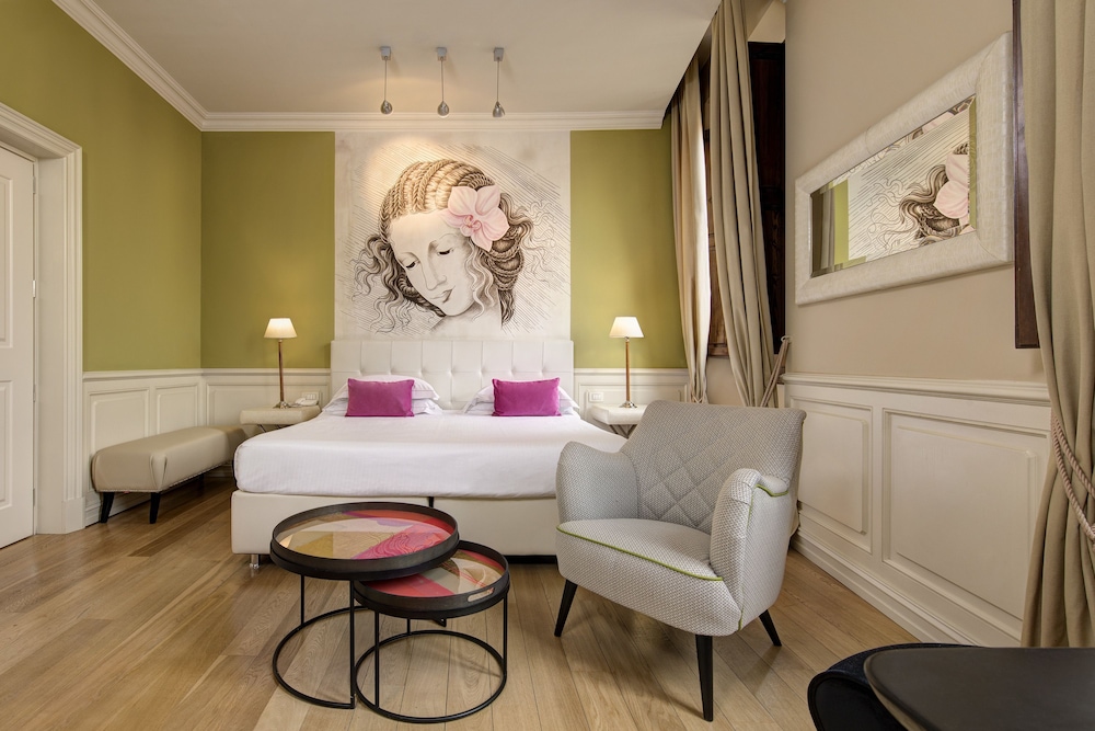 Grand Hotel Cavour — Hotel rooms in Florence, Tuscany