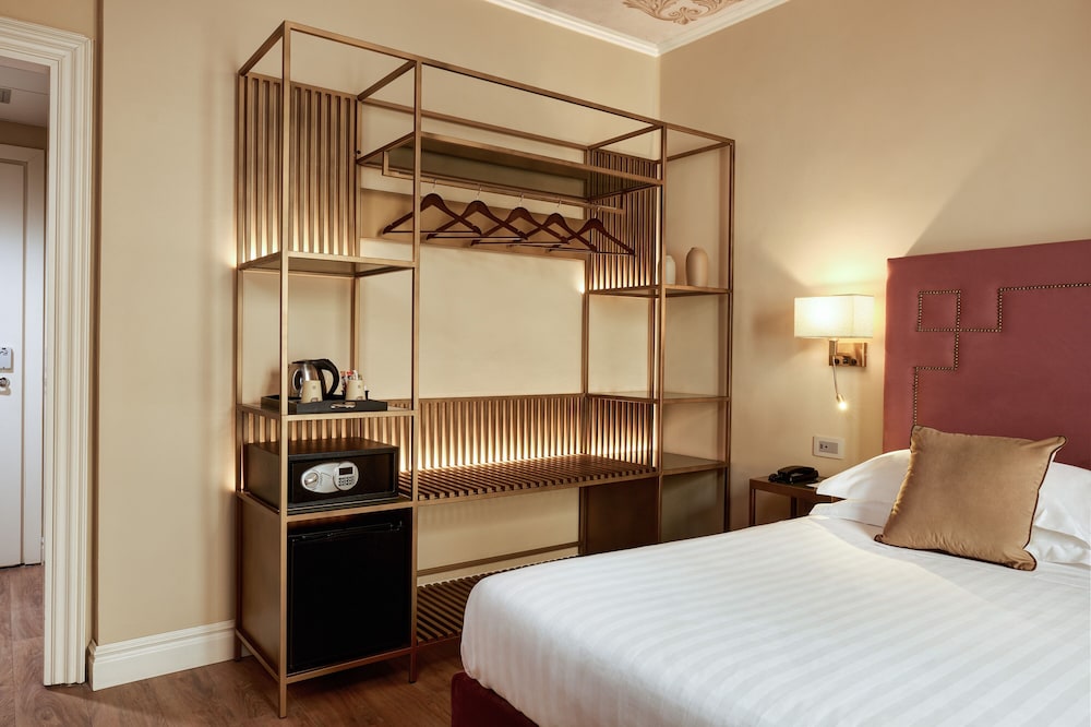 Grand Hotel Cavour — Hotel rooms in Florence, Tuscany