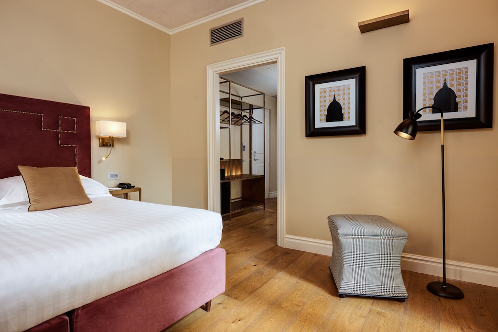 Grand Hotel Cavour — Hotel rooms in Florence, Tuscany