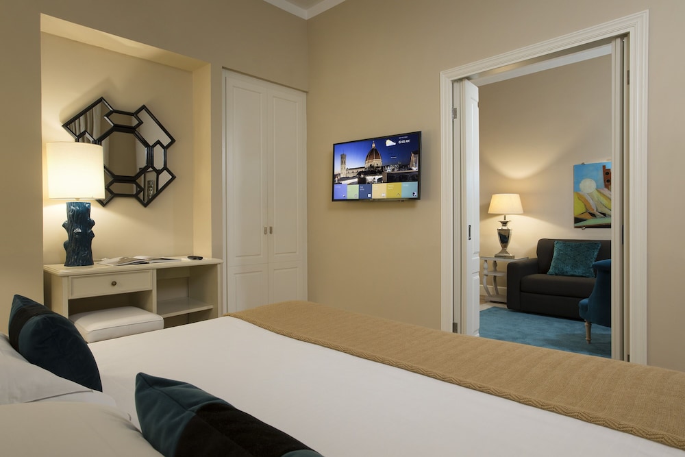 Grand Hotel Cavour — Hotel rooms in Florence, Tuscany