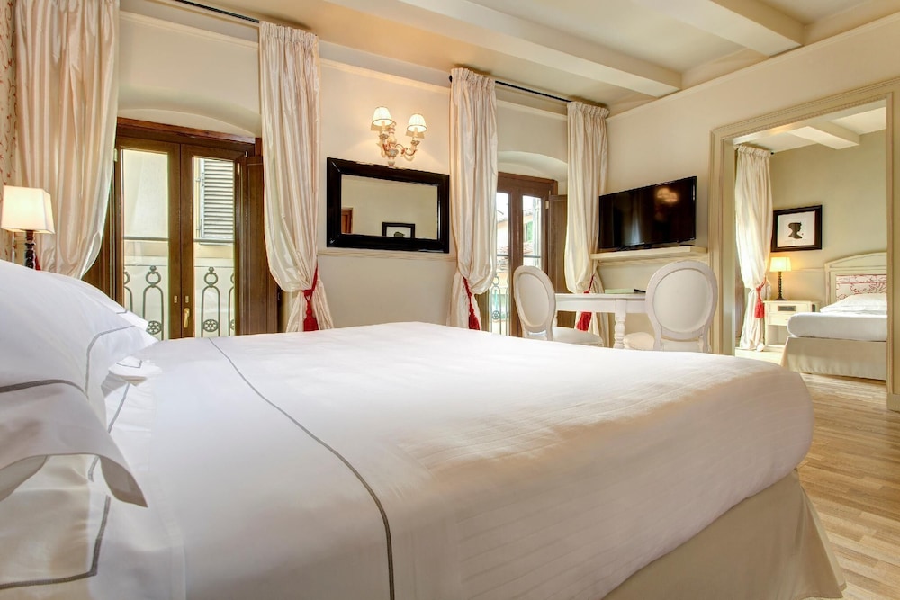 Grand Hotel Cavour — Hotel rooms in Florence, Tuscany