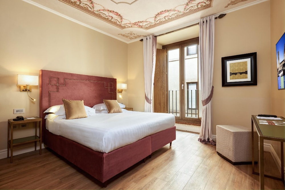 Grand Hotel Cavour — Hotel rooms in Florence, Tuscany