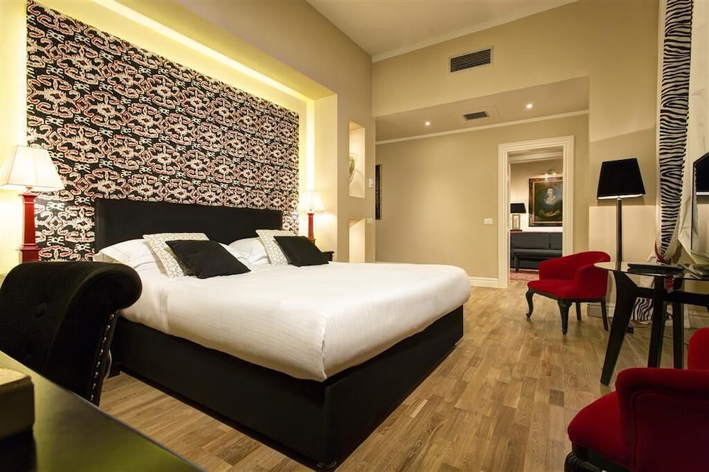 Grand Hotel Cavour — Hotel rooms in Florence, Tuscany