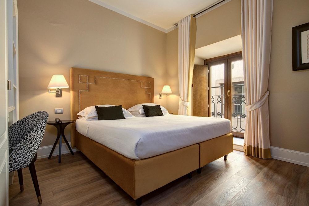 Grand Hotel Cavour — Hotel rooms in Florence, Tuscany