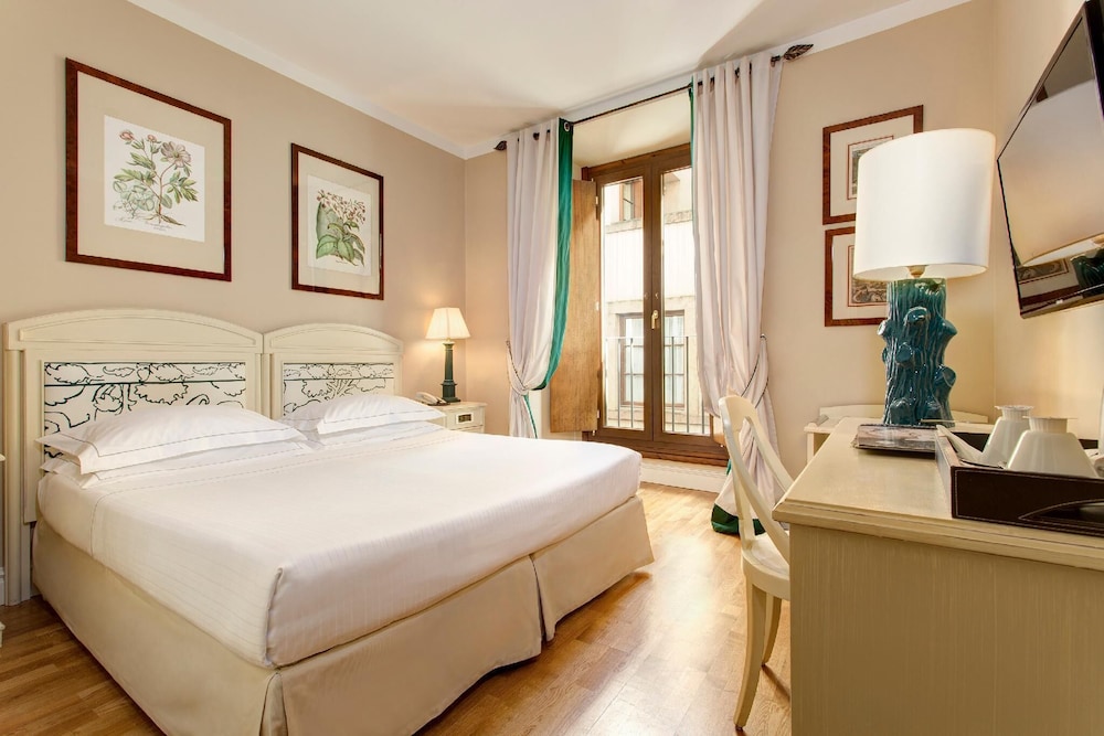 Grand Hotel Cavour — Hotel rooms in Florence, Tuscany