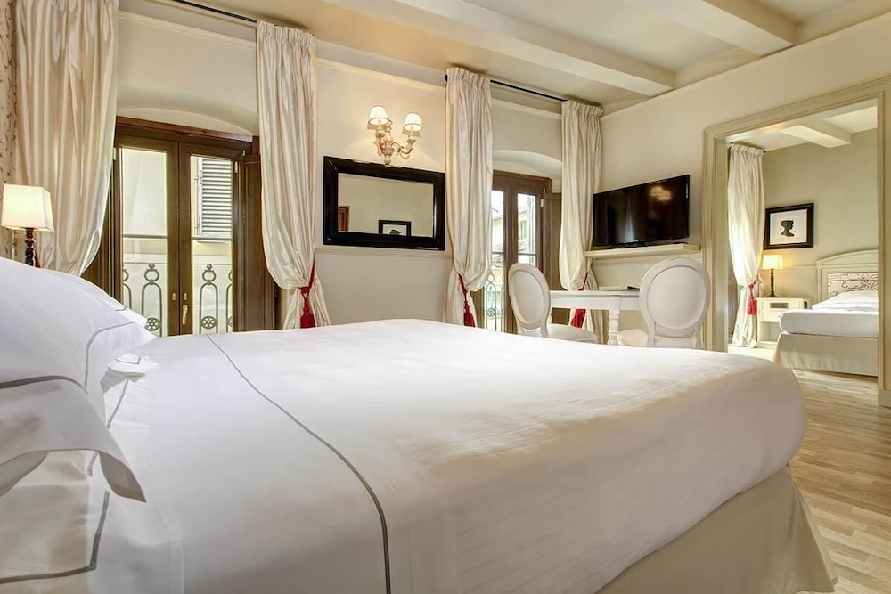 Grand Hotel Cavour — Hotel rooms in Florence, Tuscany