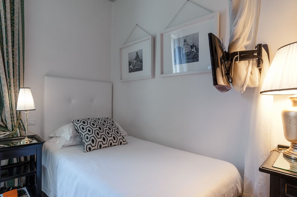 Cellai Boutique Hotel — Hotel rooms in Florence, Tuscany
