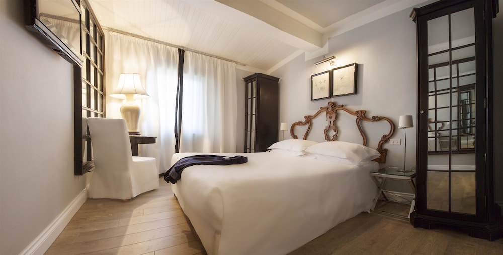 Cellai Boutique Hotel — Hotel rooms in Florence, Tuscany