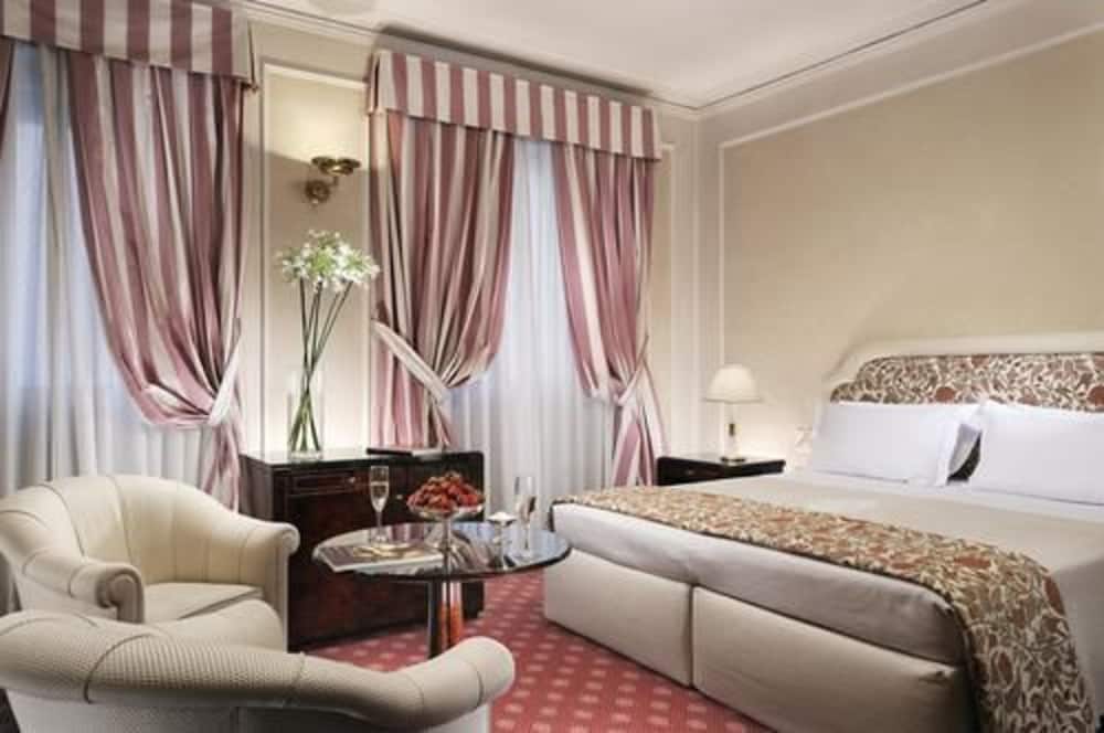Hotel De La Ville — Hotel rooms in Florence, Tuscany
