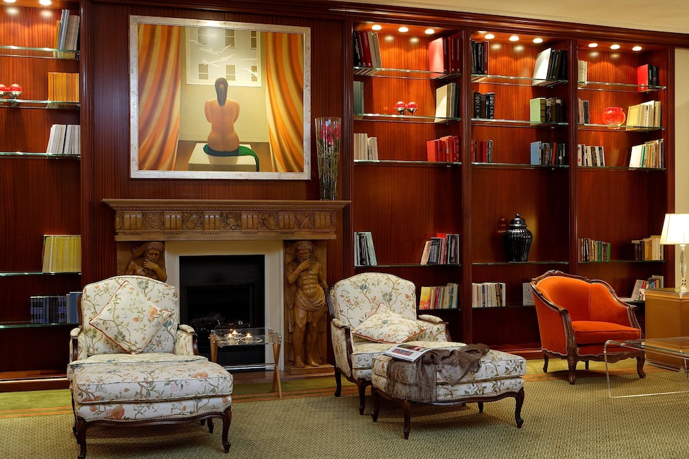 Hotel De La Ville — Hotel rooms in Florence, Tuscany