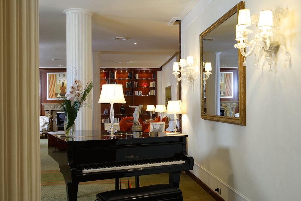 Hotel De La Ville — Hotel building in Florence, Tuscany