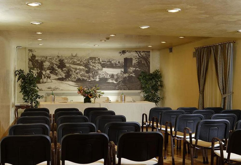 Hotel De La Ville — Restaurant & bars in Florence, Tuscany