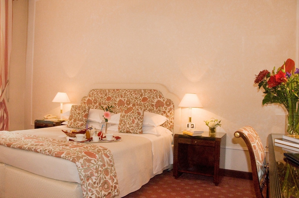 Hotel De La Ville — Hotel rooms in Florence, Tuscany