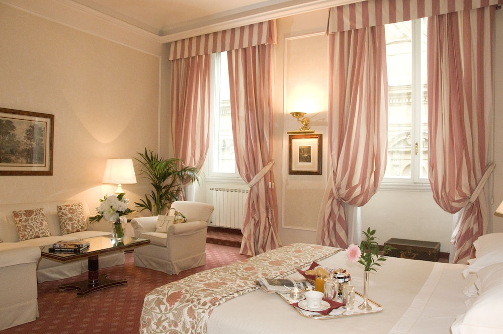 Hotel De La Ville — Hotel rooms in Florence, Tuscany