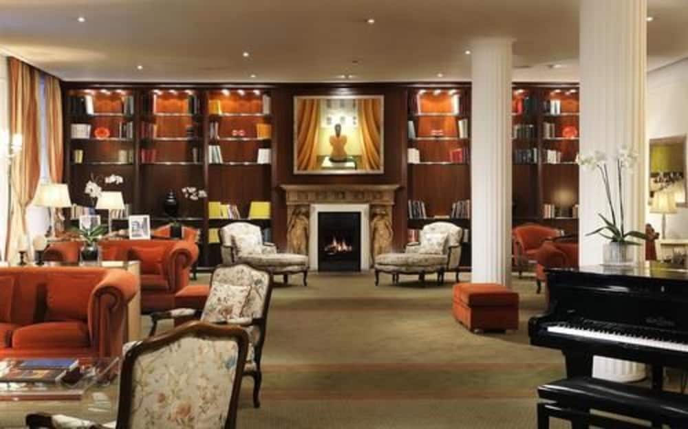 Hotel De La Ville — Hotel building in Florence, Tuscany