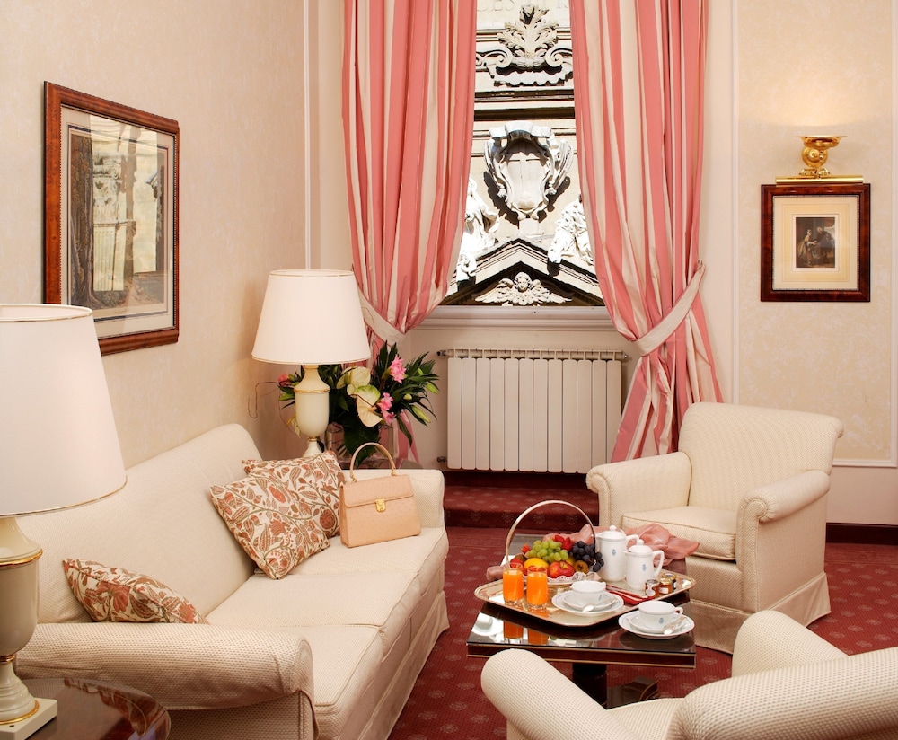 Hotel De La Ville — Hotel rooms in Florence, Tuscany