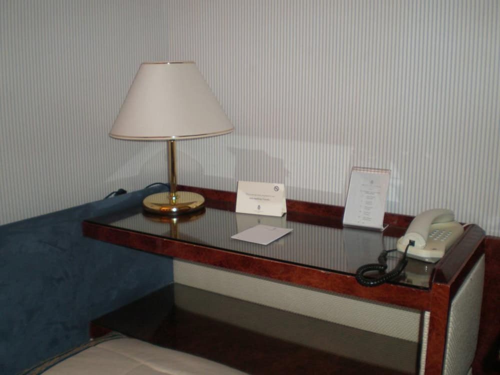 Hotel De La Ville — Hotel rooms in Florence, Tuscany