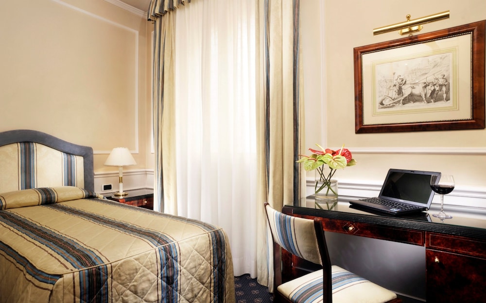 Hotel De La Ville — Hotel rooms in Florence, Tuscany