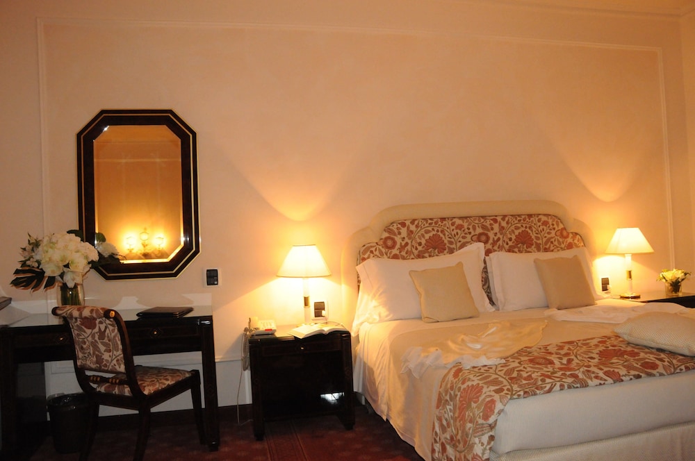 Hotel De La Ville — Hotel rooms in Florence, Tuscany
